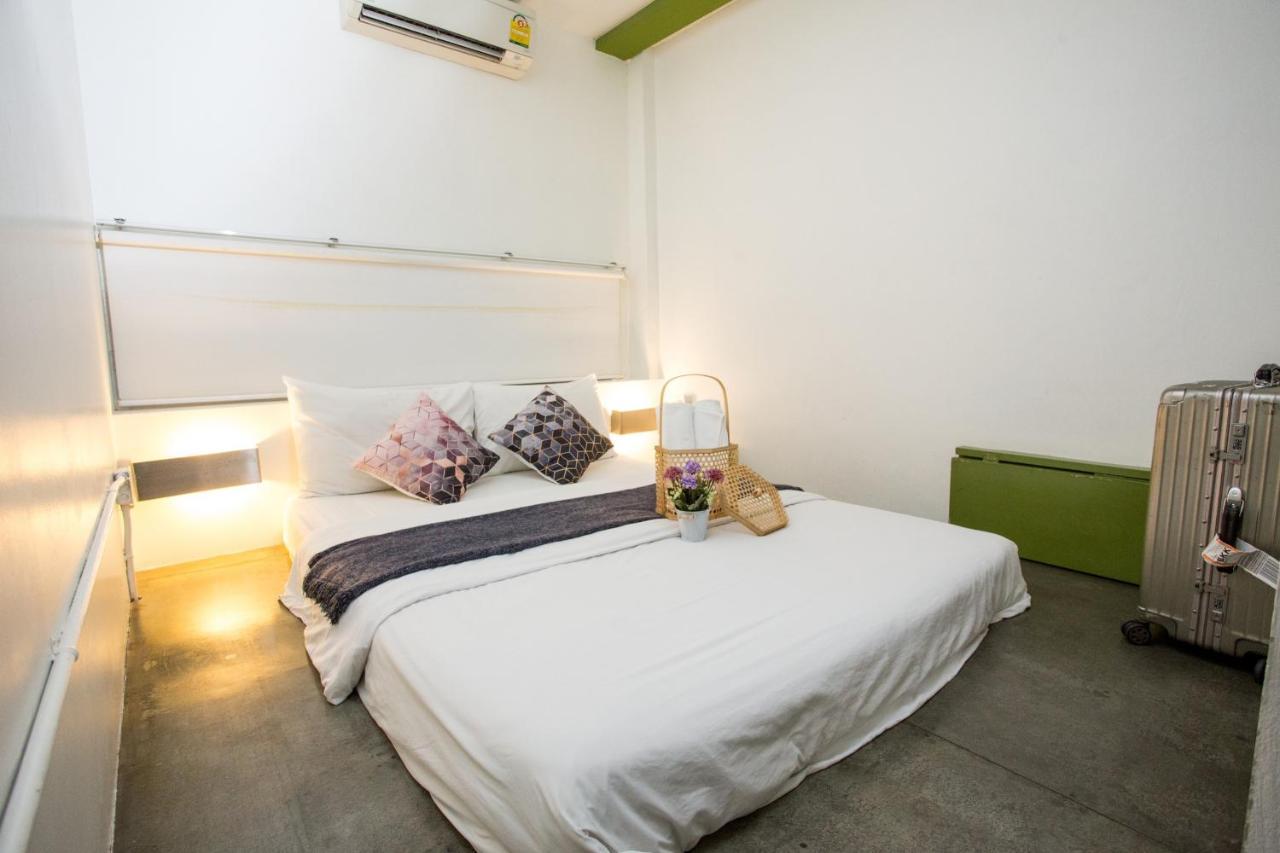 Qilombo Hostel Silom - Hq Bangkok Exteriör bild