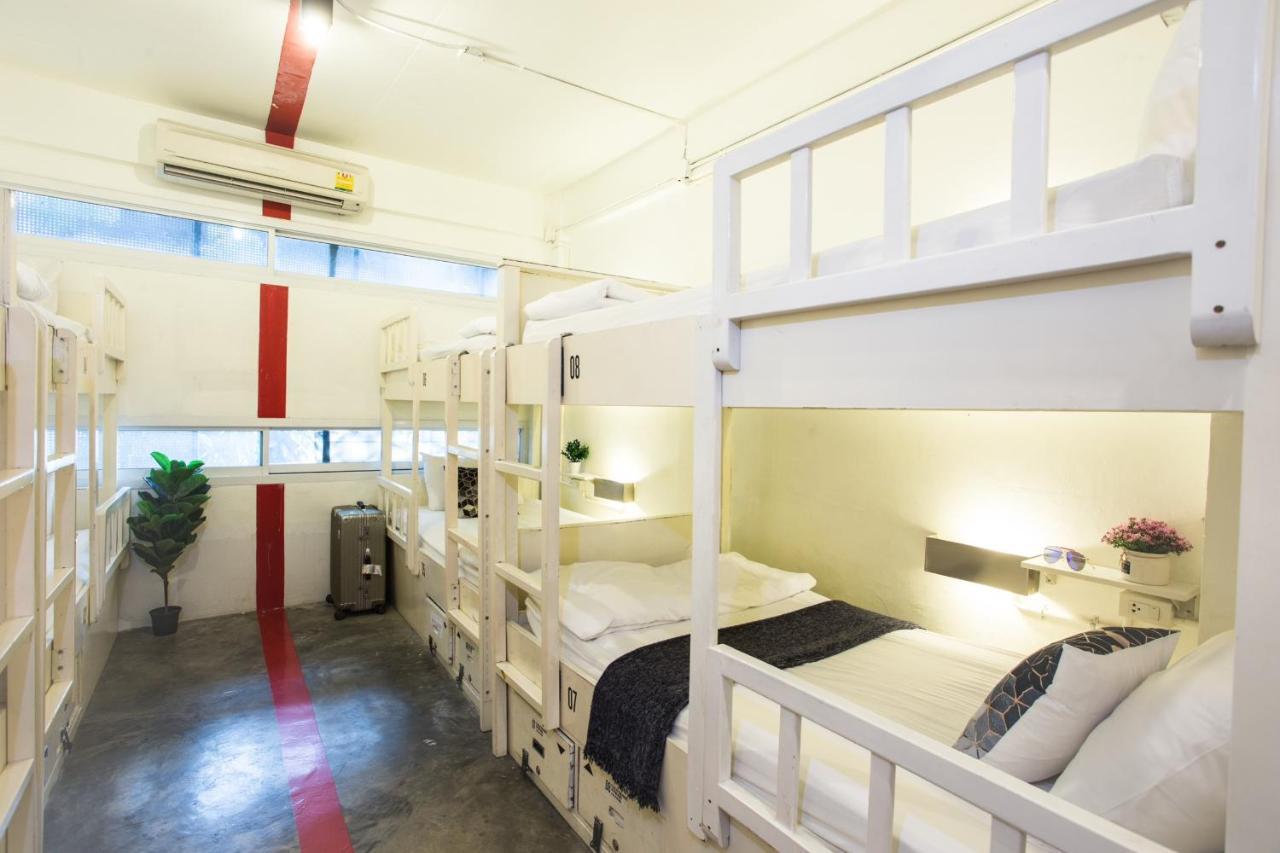 Qilombo Hostel Silom - Hq Bangkok Exteriör bild
