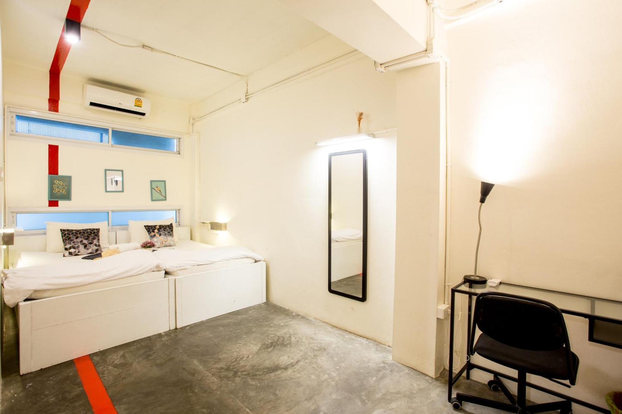 Qilombo Hostel Silom - Hq Bangkok Exteriör bild