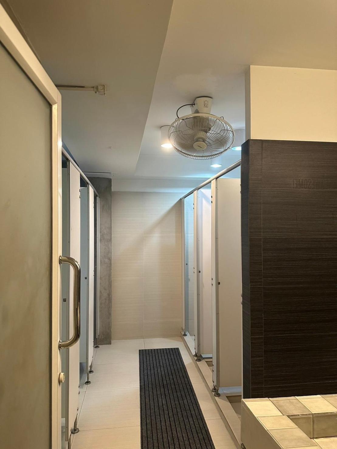 Qilombo Hostel Silom - Hq Bangkok Exteriör bild